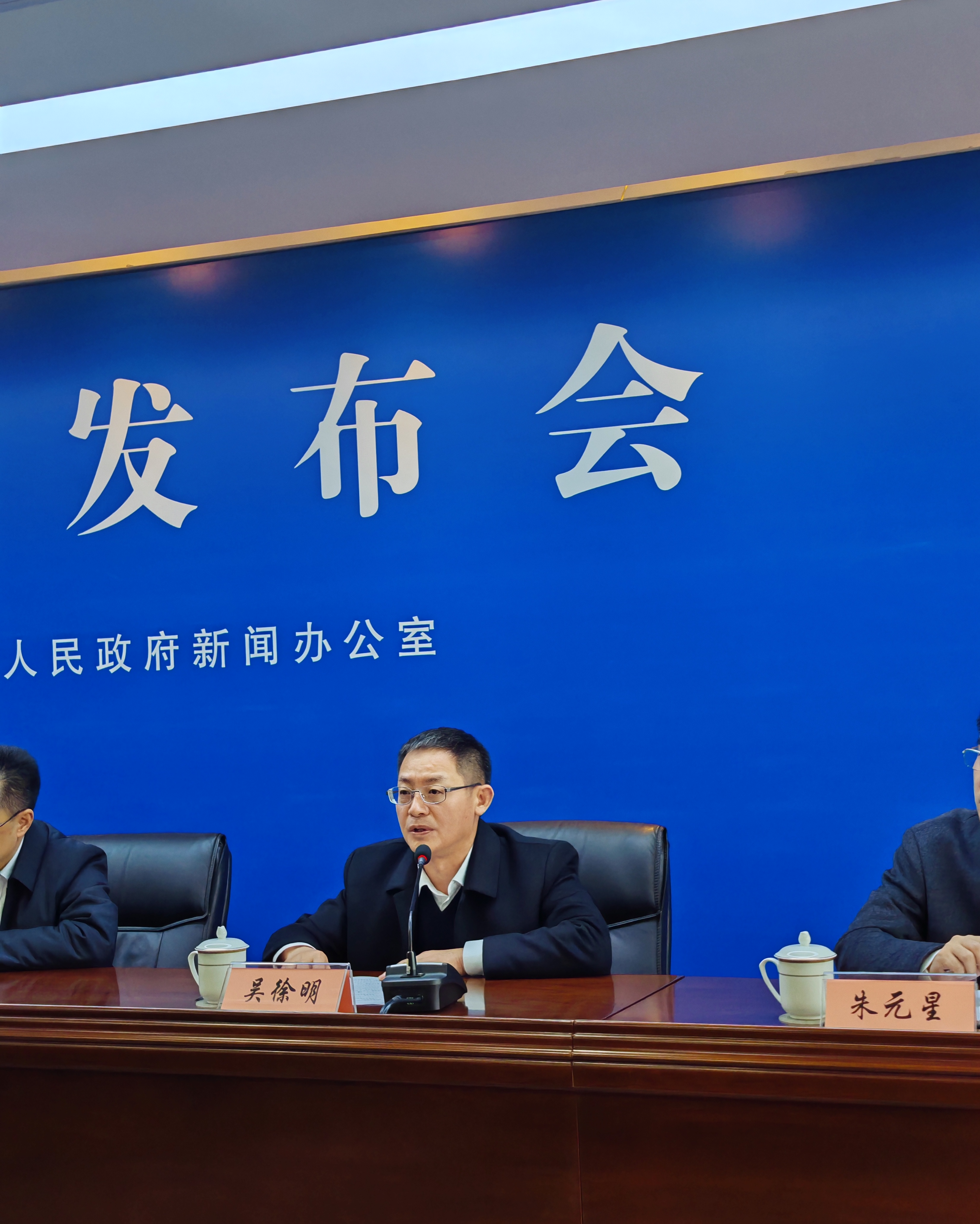 吳徐明.jpg